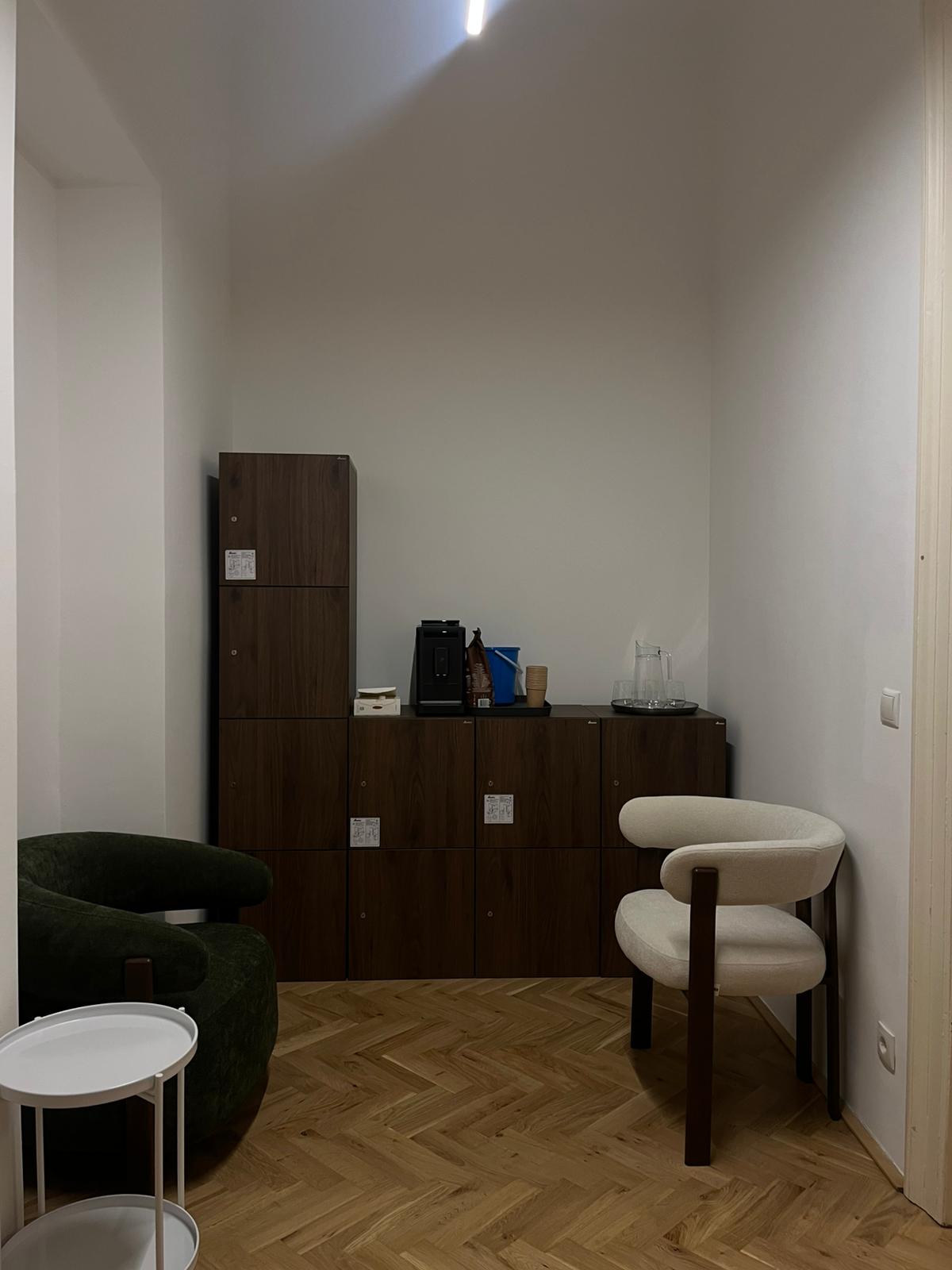 Wartebereich im Obergeschoß